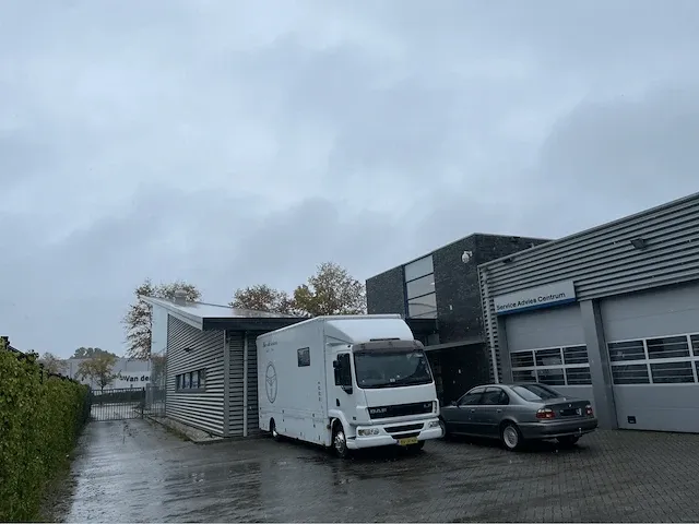 2008 showroom met werkplaats - afbeelding 48 van  100
