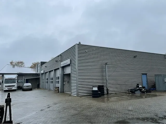 2008 showroom met werkplaats - afbeelding 51 van  100