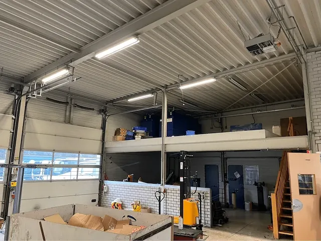 2008 showroom met werkplaats - afbeelding 74 van  100