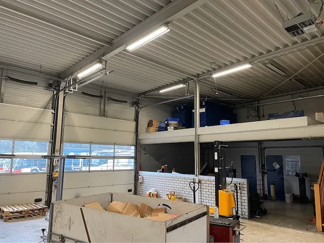 2008 showroom met werkplaats - afbeelding 75 van  100