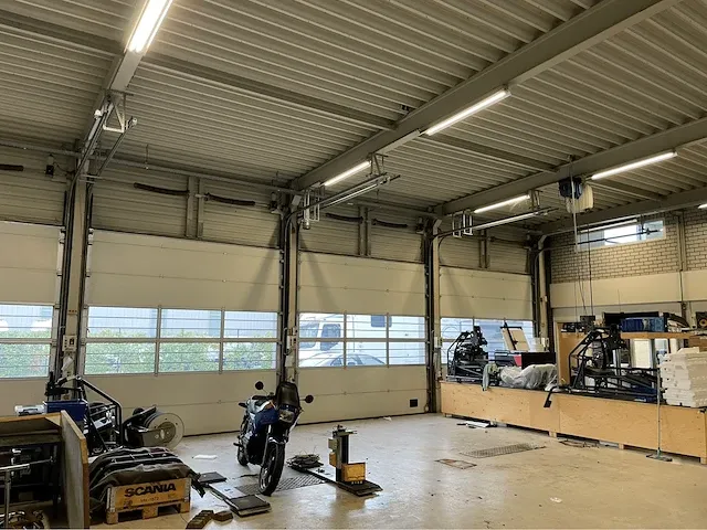 2008 showroom met werkplaats - afbeelding 79 van  100