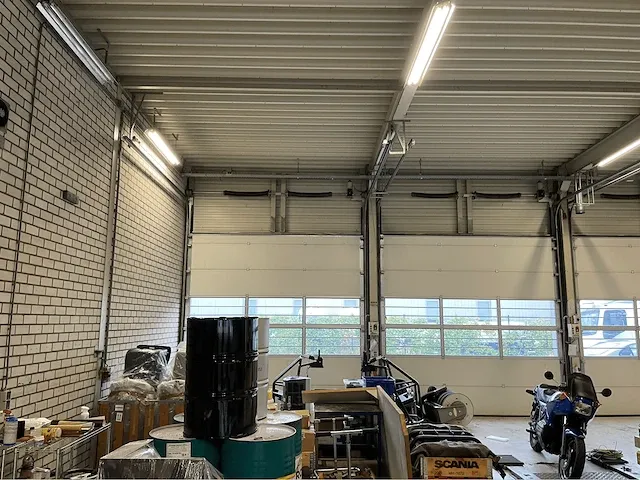 2008 showroom met werkplaats - afbeelding 80 van  100