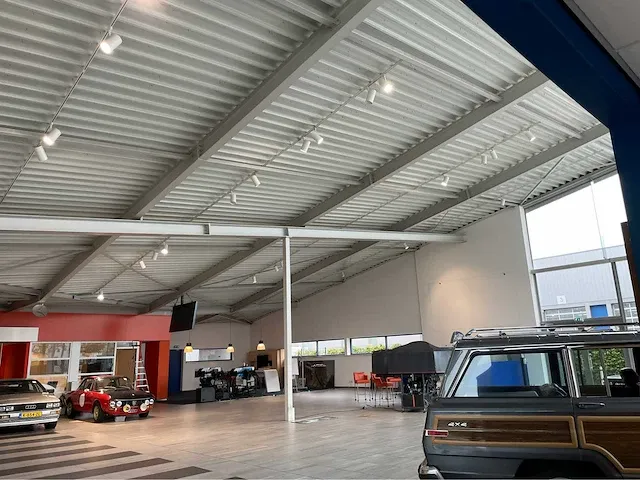 2008 showroom met werkplaats - afbeelding 28 van  100