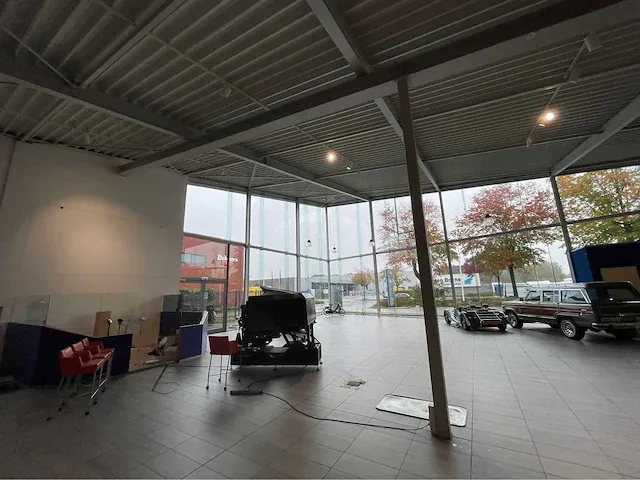 2008 showroom met werkplaats - afbeelding 30 van  100
