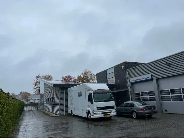 2008 showroom met werkplaats - afbeelding 44 van  100