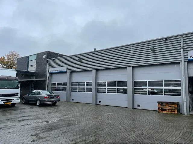 2008 showroom met werkplaats - afbeelding 45 van  100