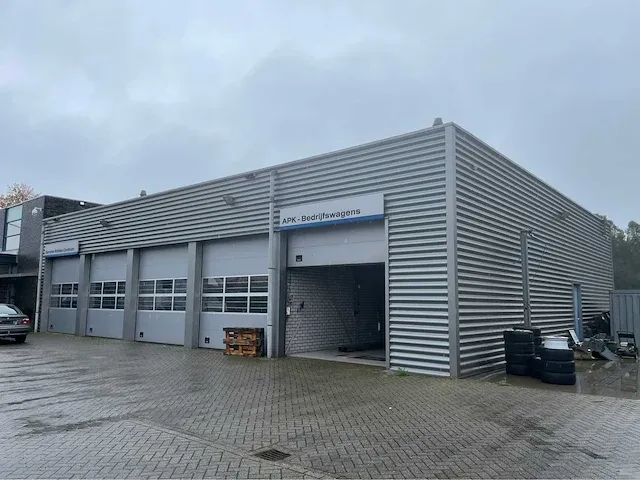 2008 showroom met werkplaats - afbeelding 47 van  100