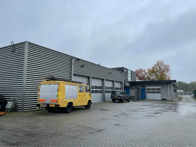 2008 showroom met werkplaats - afbeelding 53 van  100