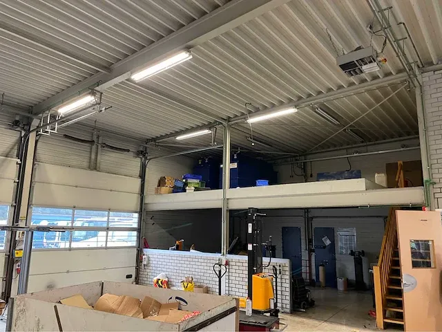 2008 showroom met werkplaats - afbeelding 73 van  100