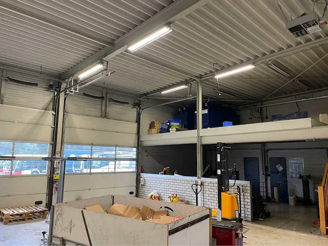 2008 showroom met werkplaats - afbeelding 74 van  100