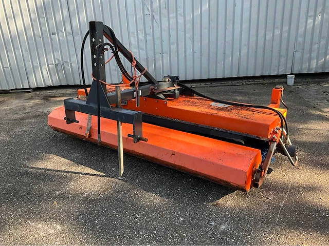 2008 tuchel ekm 230 hds 520 veegborstel met opvangbak - afbeelding 1 van  17