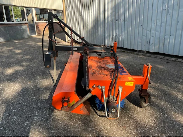2008 tuchel ekm 230 hds 520 veegborstel met opvangbak - afbeelding 12 van  17