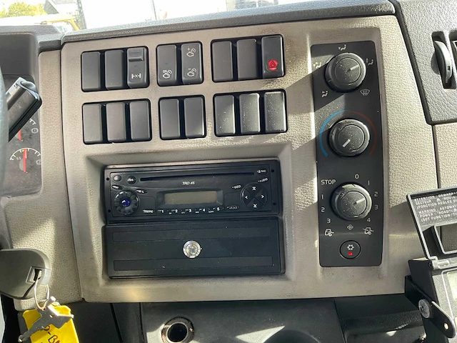 2008 volvo fl 240 vrachtwagen - afbeelding 13 van  26