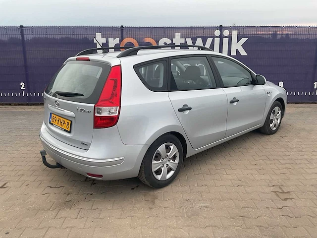 2009 - hyundai - i30 cw - 1.4i blue act. cool - personenauto - afbeelding 9 van  14