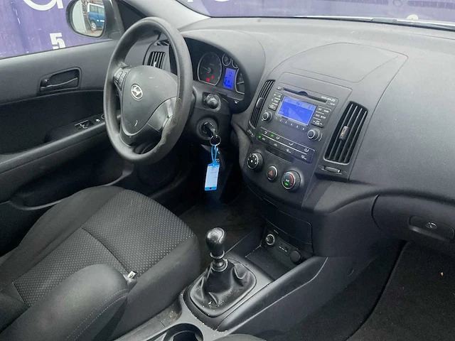 2009 - hyundai - i30 cw - 1.4i blue act. cool - personenauto - afbeelding 13 van  14