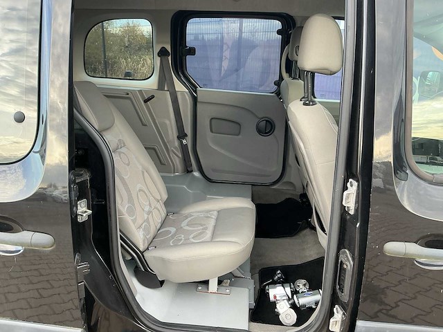 2009 - renault - kangoo family - 1.6 expression - personenauto/rolstoelauto - afbeelding 15 van  18