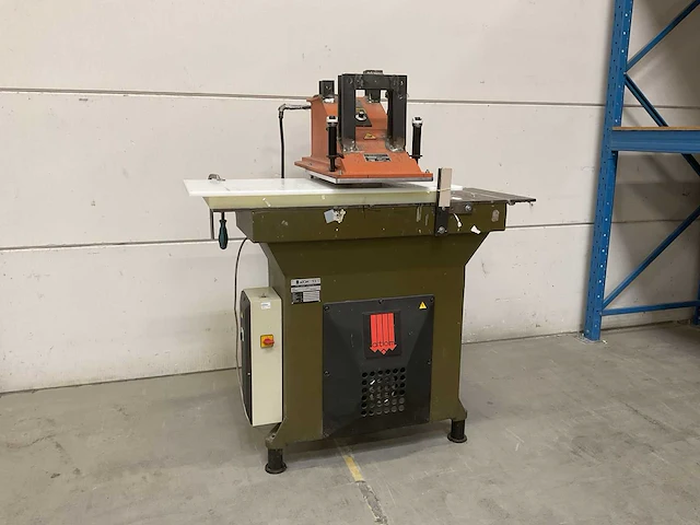 2009 atom zwenkarm stans se 24 ce stansmachine - afbeelding 1 van  8