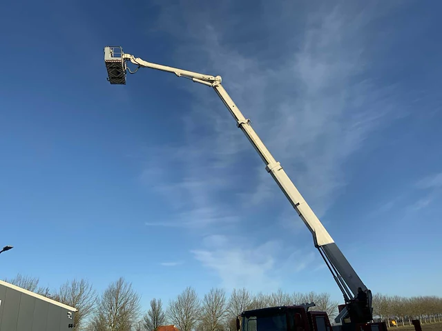 2009 daf cf 75 vrachtwagen met 32m hilton telescoophoogwerker - afbeelding 81 van  90