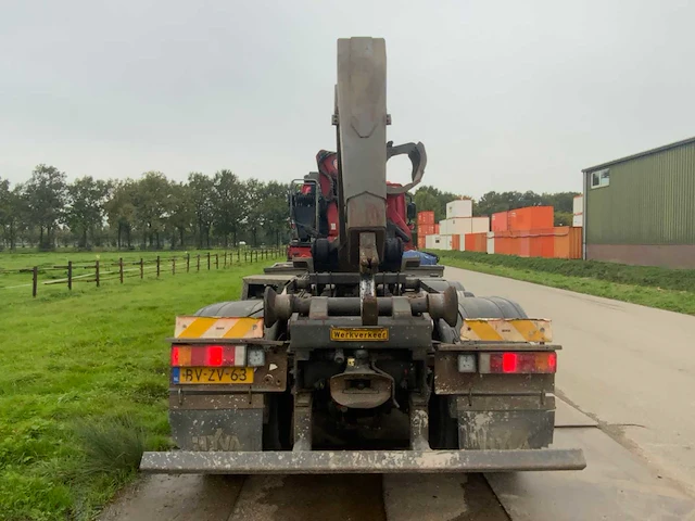 2009 ginaf x4243ts met 30 ton hyvalift haakarm en hmf 1643 z2 autolaadkraan bv-zv-63 - afbeelding 2 van  57