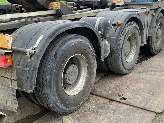 2009 ginaf x4243ts met 30 ton hyvalift haakarm en hmf 1643 z2 autolaadkraan bv-zv-63 - afbeelding 39 van  57