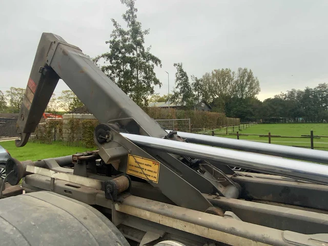 2009 ginaf x4243ts met 30 ton hyvalift haakarm en hmf 1643 z2 autolaadkraan bv-zv-63 - afbeelding 48 van  57