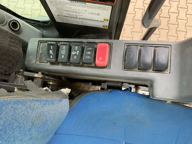 2009 hitachi zaxis 140w-3 banden graafmachine - afbeelding 36 van  45