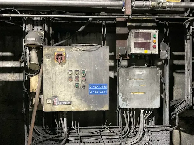 2009 inductotherm group europe 750kw pt dubbele inductie smeltende oven - afbeelding 17 van  82