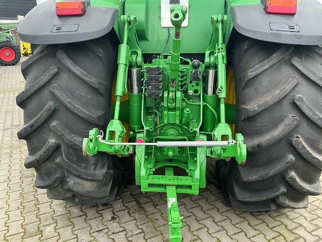 2009 john deere 8430 vierwielaangedreven landbouwtractor - afbeelding 3 van  25