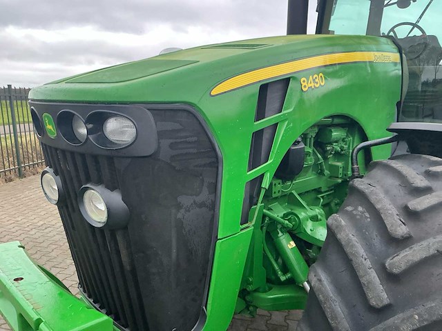 2009 john deere 8430 vierwielaangedreven landbouwtractor - afbeelding 7 van  25