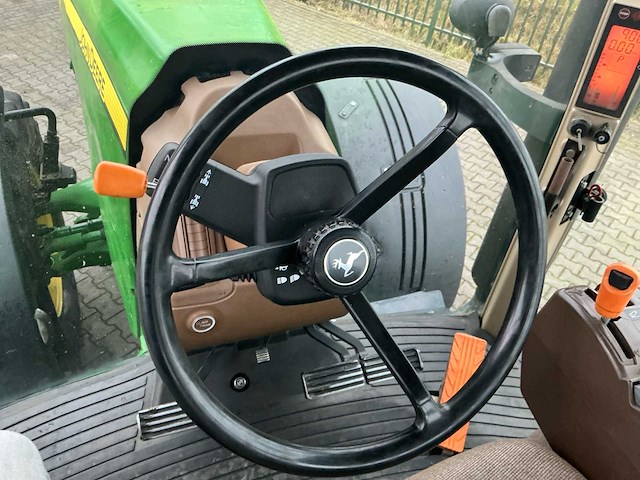 2009 john deere 8430 vierwielaangedreven landbouwtractor - afbeelding 11 van  25