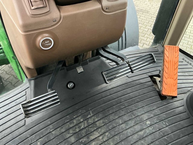 2009 john deere 8430 vierwielaangedreven landbouwtractor - afbeelding 14 van  25