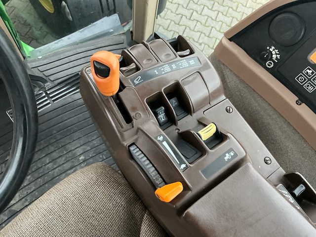 2009 john deere 8430 vierwielaangedreven landbouwtractor - afbeelding 16 van  25