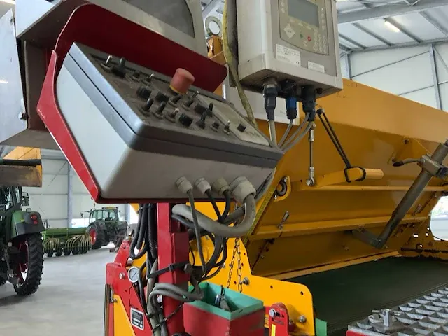 2009 m-h mp 1500/1800 multi bootplanter - afbeelding 28 van  40