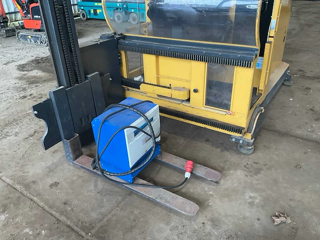 2009 magaziner ek1200 heftruck voor smalle gangpaden - afbeelding 17 van  18