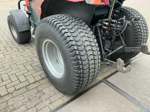 2009 massey ferguson 1547 smalspoor- en compacttractor - afbeelding 5 van  25