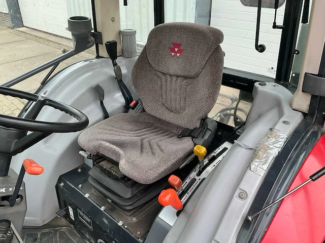 2009 massey ferguson 1547 smalspoor- en compacttractor - afbeelding 9 van  25
