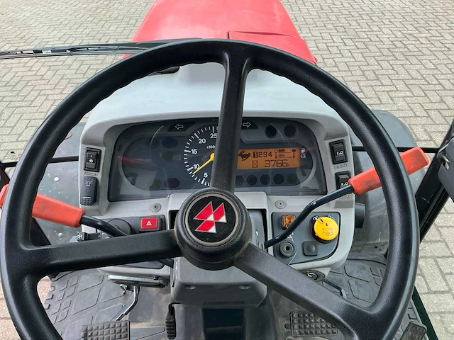 2009 massey ferguson 1547 smalspoor- en compacttractor - afbeelding 13 van  25