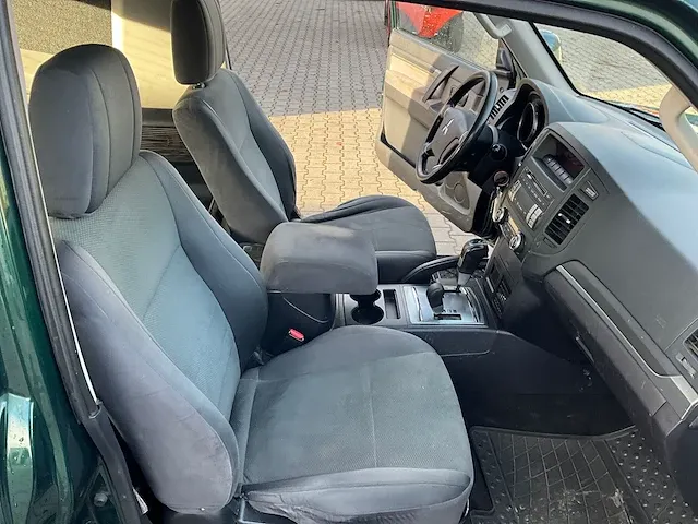 2009 mitsubishi pajero 3.2 di-d automatic invite high roof bedrijfswagen - afbeelding 18 van  28