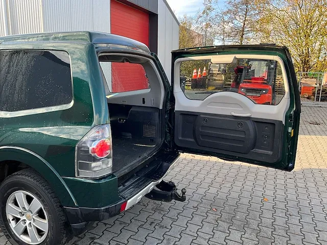 2009 mitsubishi pajero 3.2 di-d automatic invite high roof bedrijfswagen - afbeelding 28 van  28