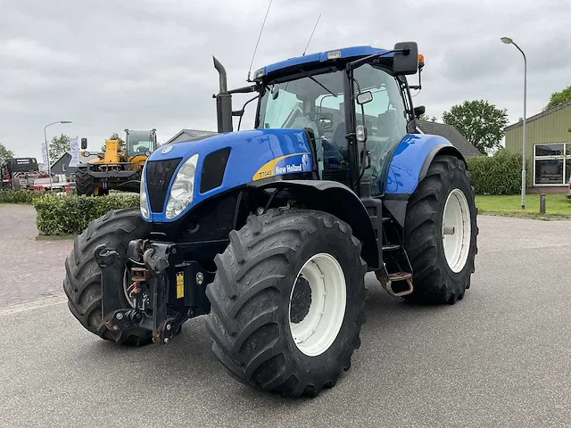 2009 new holland t7040 vierwielaangedreven landbouwtractor - afbeelding 1 van  41