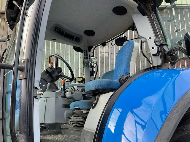 2009 new holland t7050 powercommand supersteer vierwielaangedreven landbouwtractor - afbeelding 19 van  37