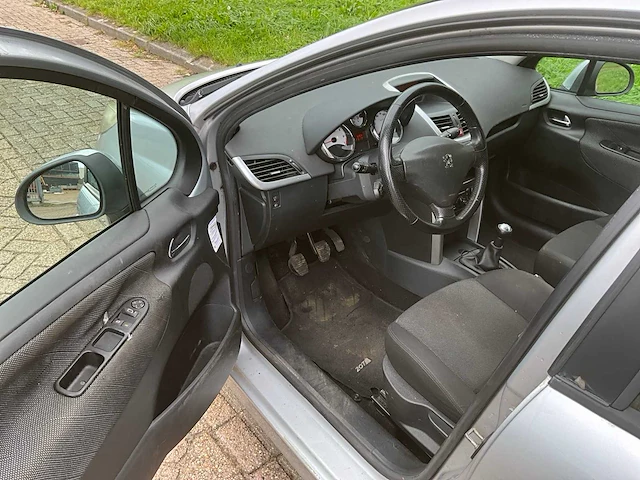 2009 peugeot 207 personenauto - afbeelding 16 van  18