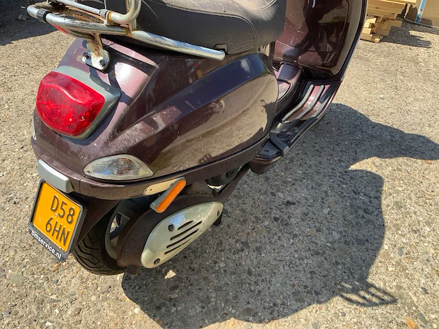 2009 piaggio bromscooter scooter - afbeelding 8 van  9