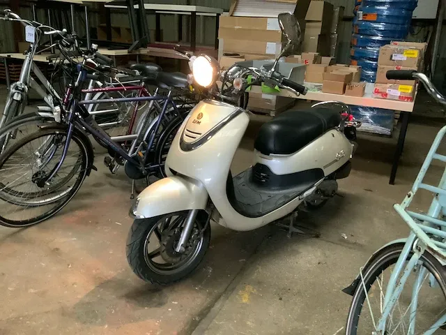 2009 sym cello snorscooter - afbeelding 1 van  15