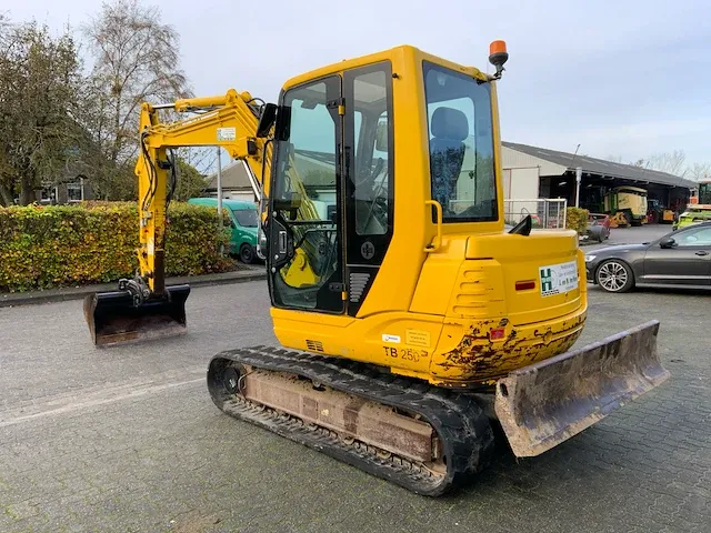 2009 takeuchi tb250 minigraafmachine - afbeelding 29 van  34
