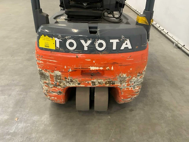 2009 toyota 8fbet18 vorkheftruck met accu van 2023 - afbeelding 2 van  31