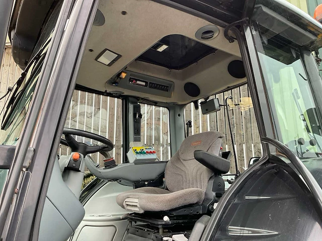 2009 valtra t182 direct vierwielaangedreven landbouwtractor - afbeelding 24 van  45