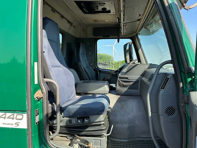 2009 volvo fm440 10x4 euro5 haakarmvrachtwagen met container - afbeelding 49 van  55