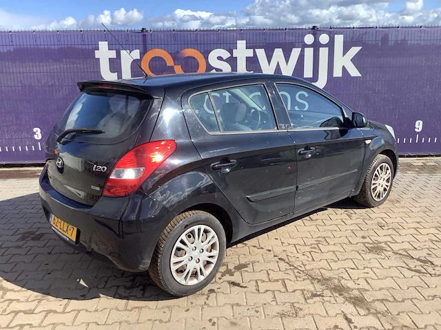 2010 - hyundai - i20 - 1.4i dynamic - personenauto - afbeelding 7 van  12
