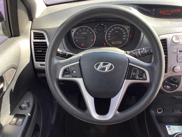 2010 - hyundai - i20 - 1.4i dynamic - personenauto - afbeelding 12 van  12